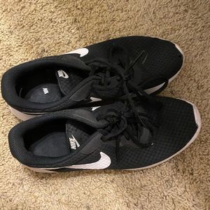 Nike Tanjun Tennis Shoe